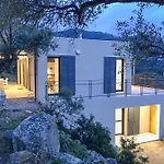 Between Beaches And Hilltop Villages Tatil Evi